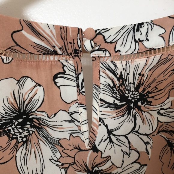 August Winds Romper Bell Sleeve Floral Pattern S - Picture 6 of 8